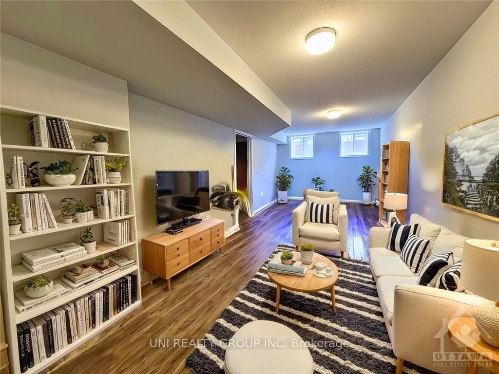 527 FLAGSTAFF Drive photo 18