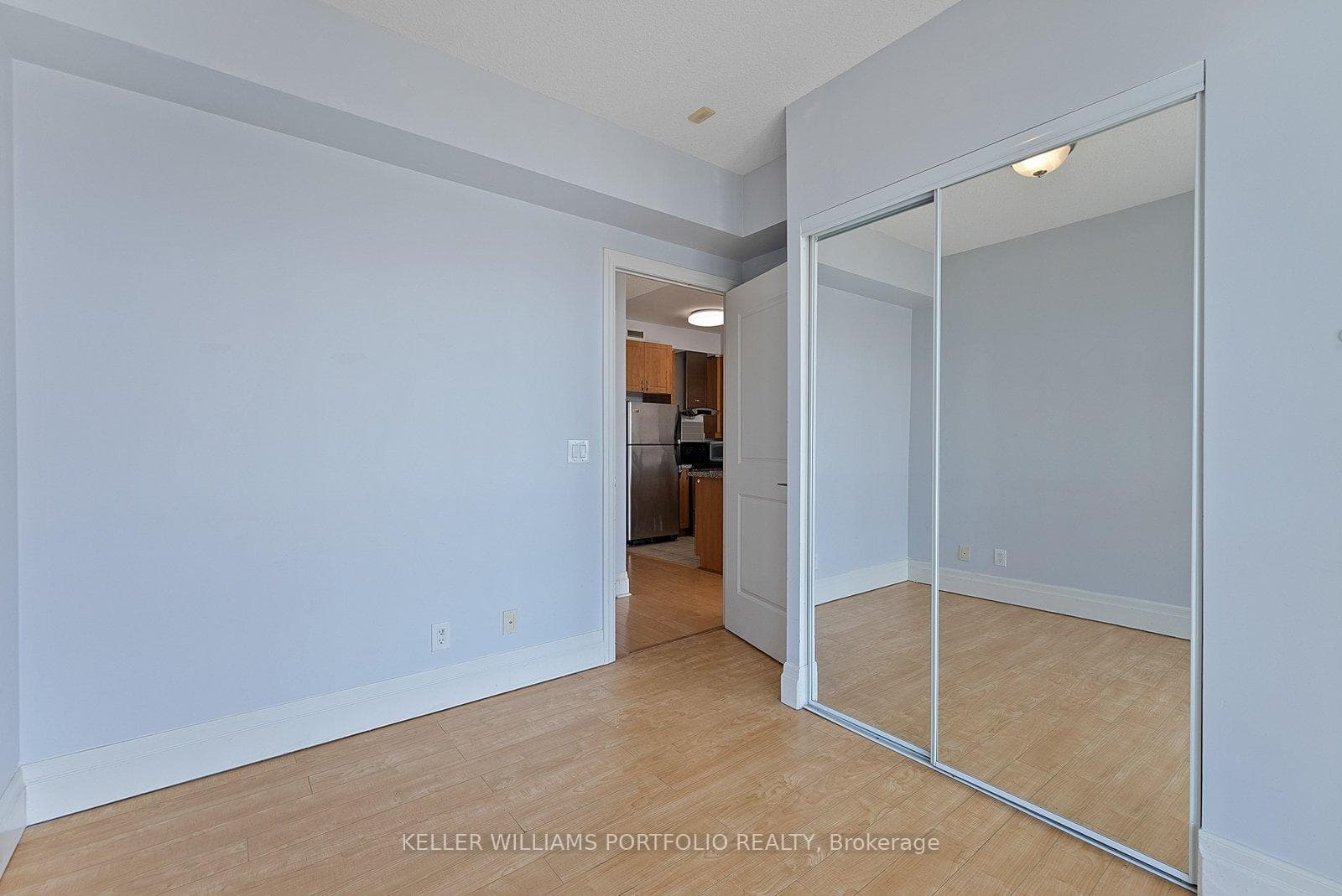 39 Upper Duke Crescent Unit 607 photo 23