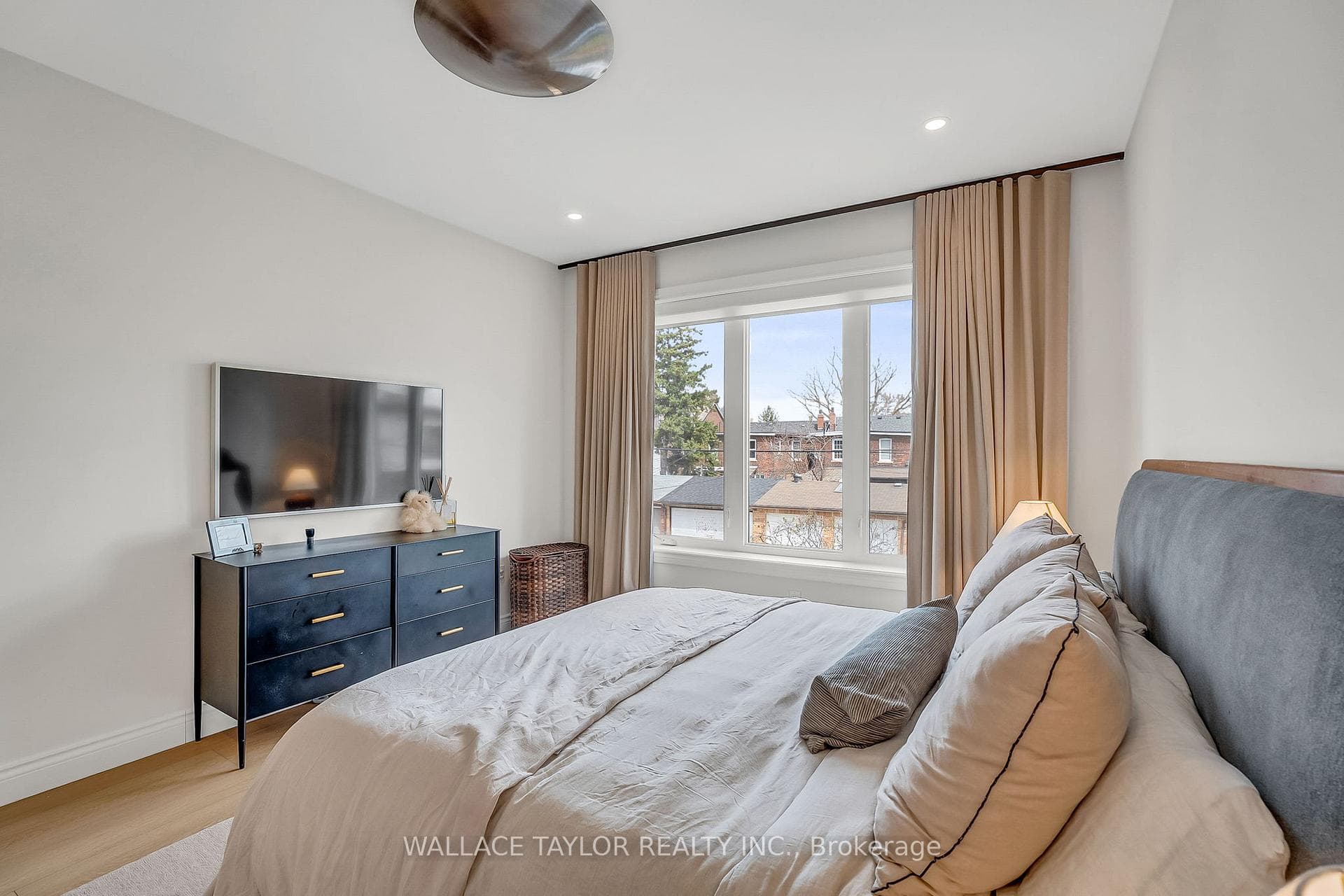 193 Perth Avenue photo 29