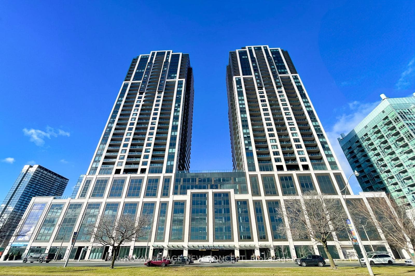 1926 Lake Shore Boulevard Unit 2001 photo 1