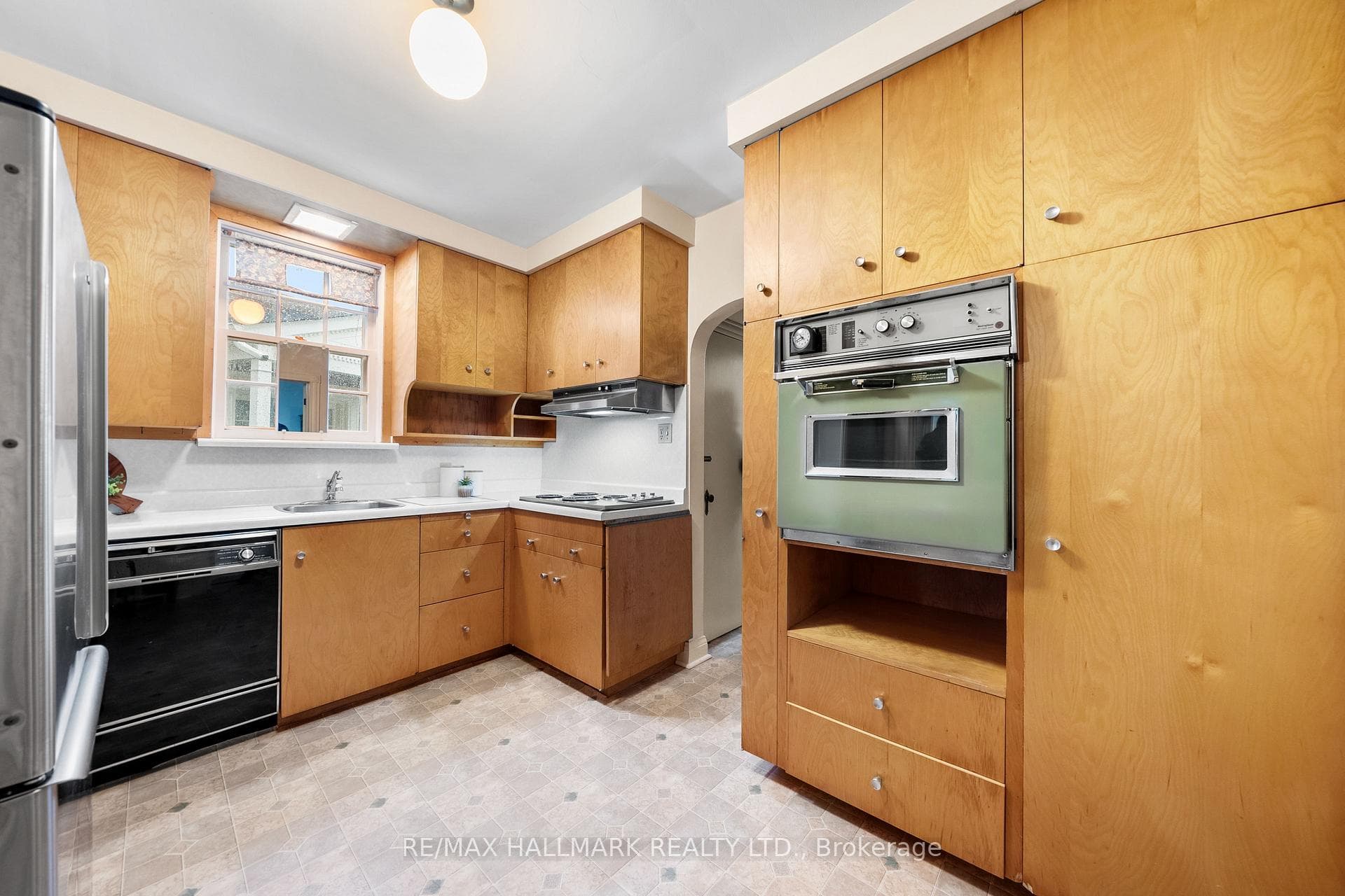 51 Lawrence Crescent photo 13