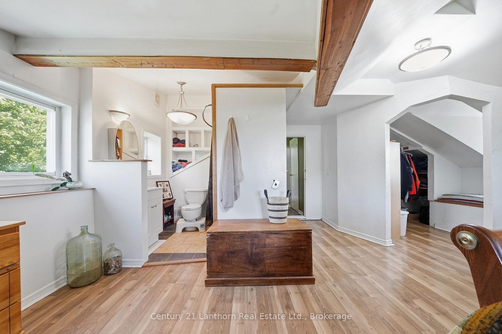 Primary en-suite & walk-in