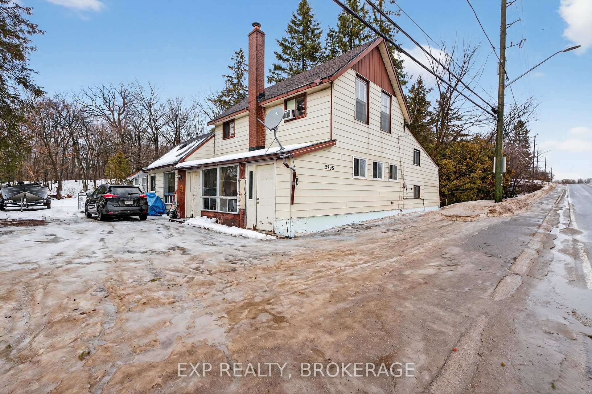 2295 SYDENHAM Road photo 2