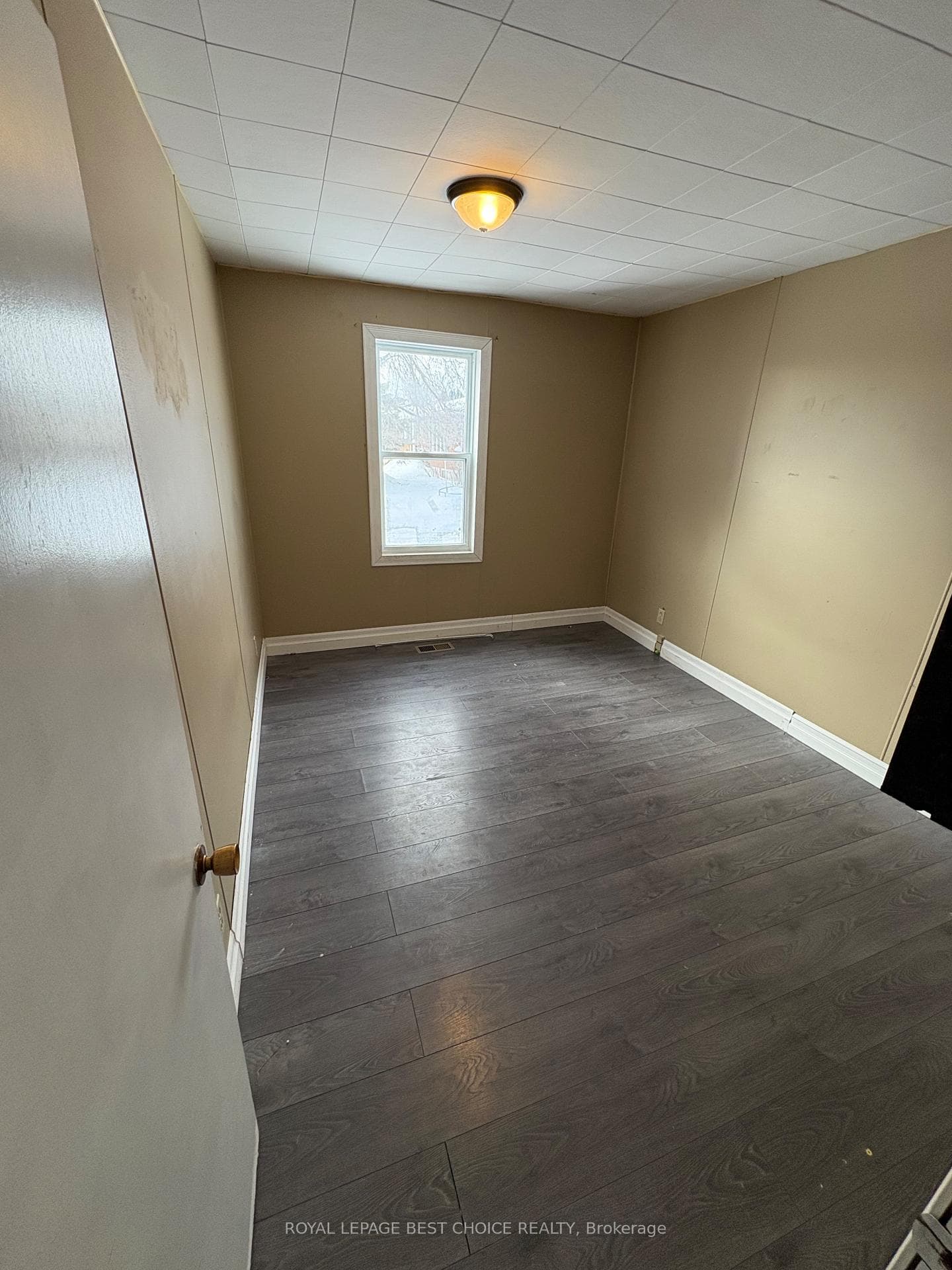 180 Rorke Avenue photo 5