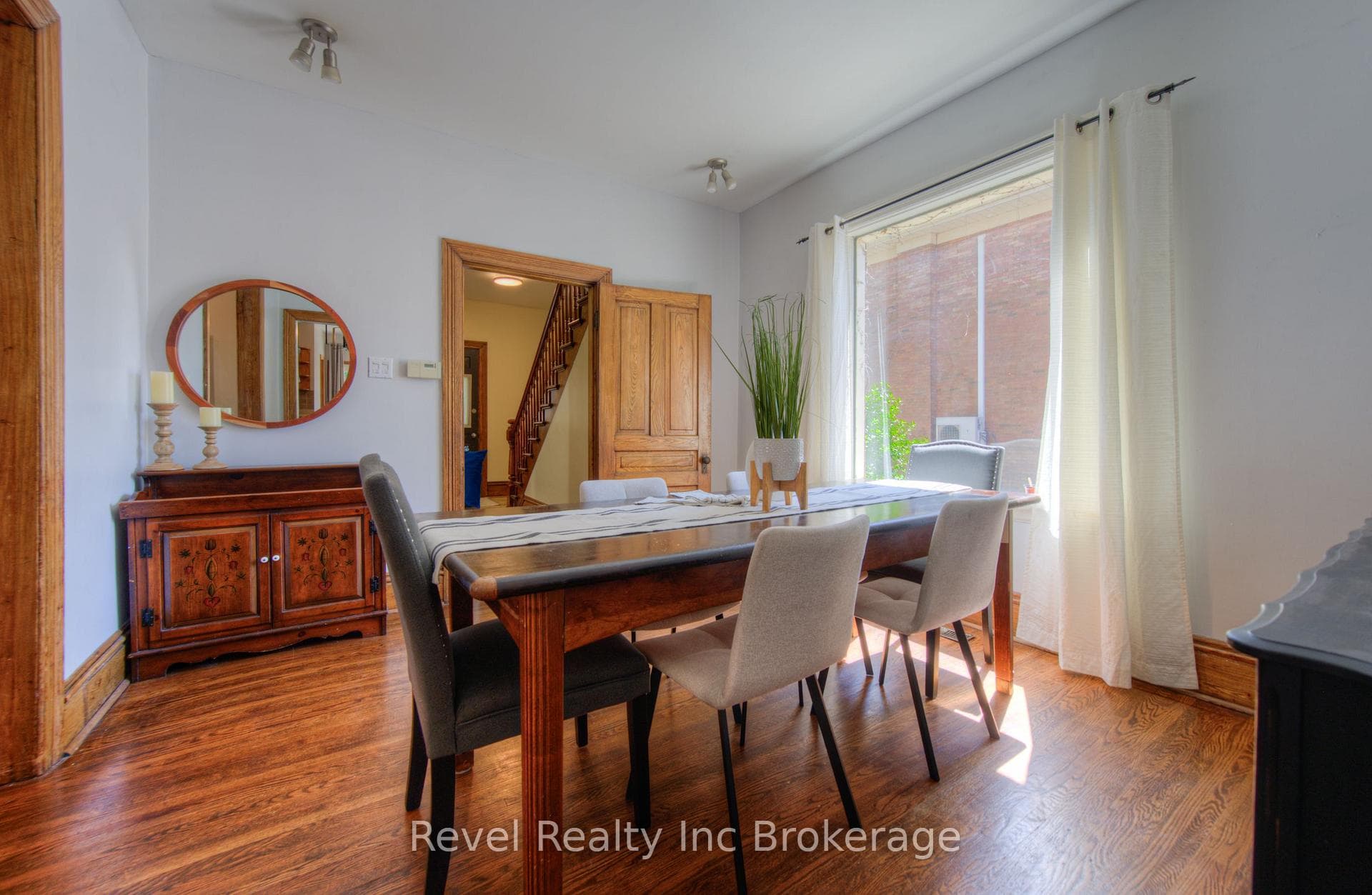 509 Canterbury Street photo 13
