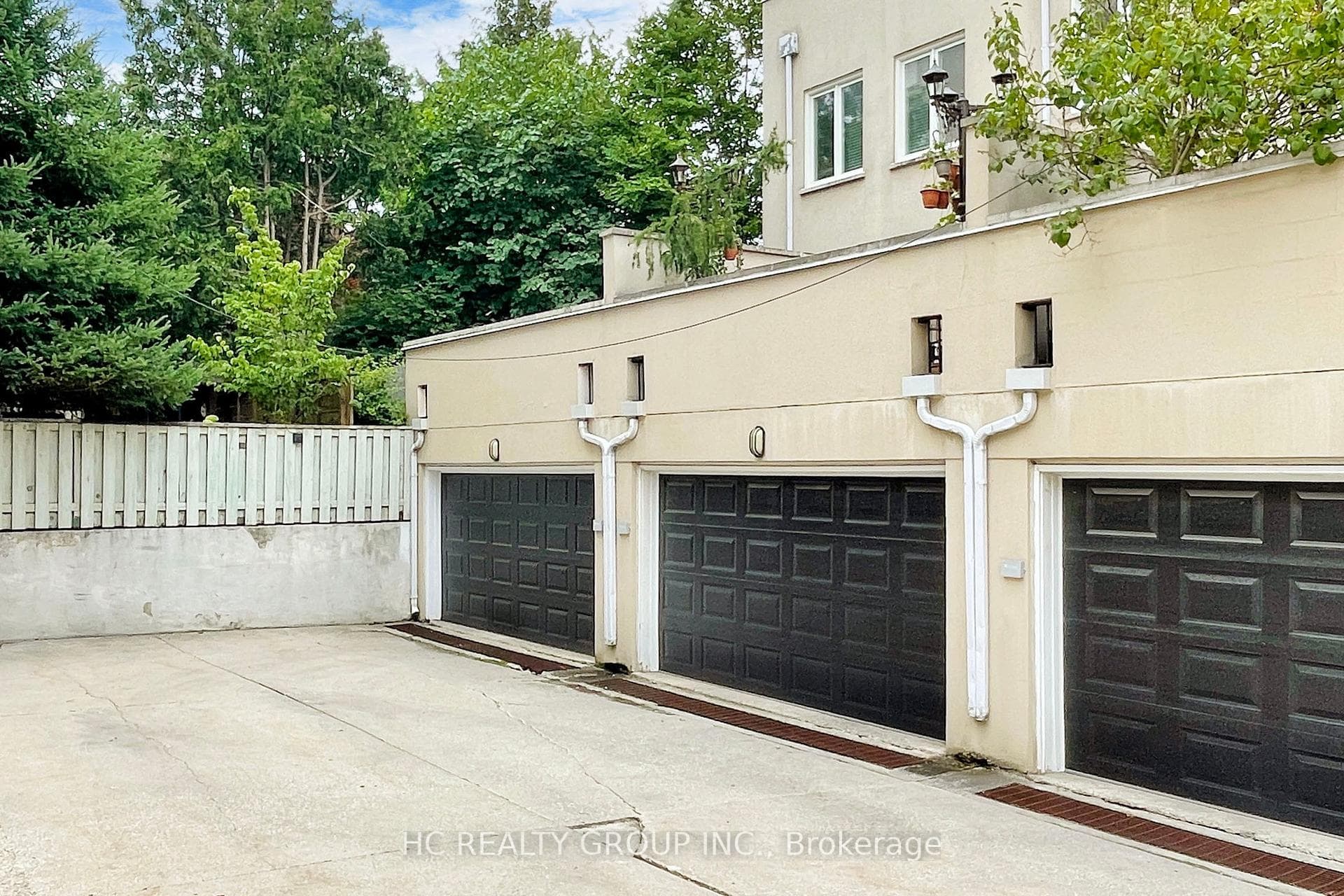 492 Macpherson Avenue photo 33