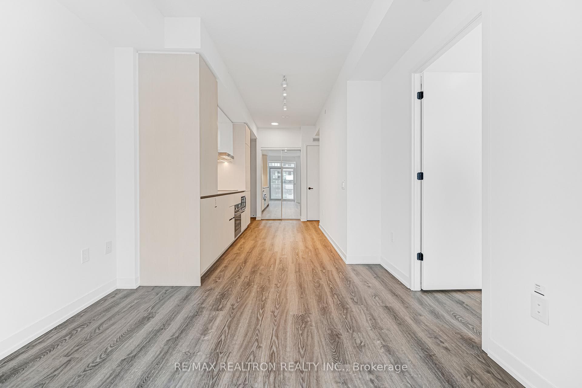 8 Interchange Way Unit 5501 photo 21