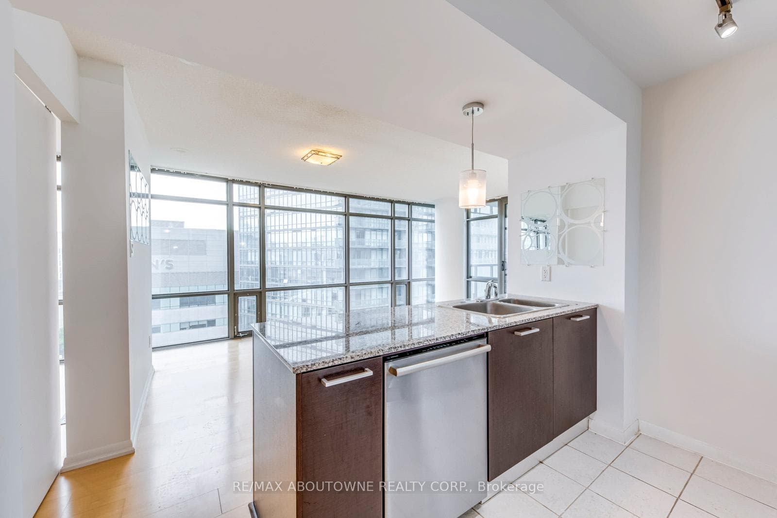 38 Grenville Street Unit 1502 photo 3