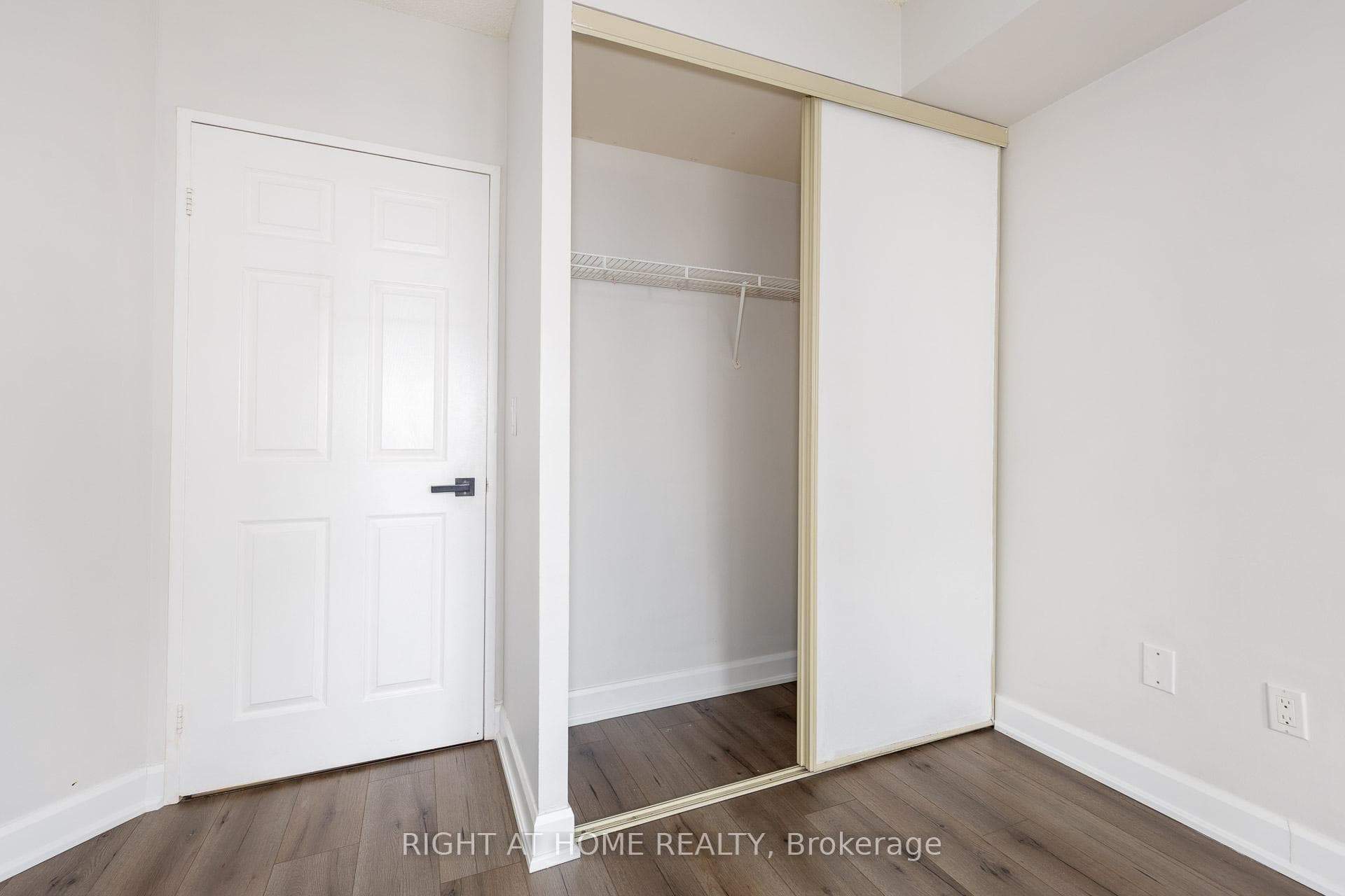 335 WEBB Drive Unit PH104 photo 27