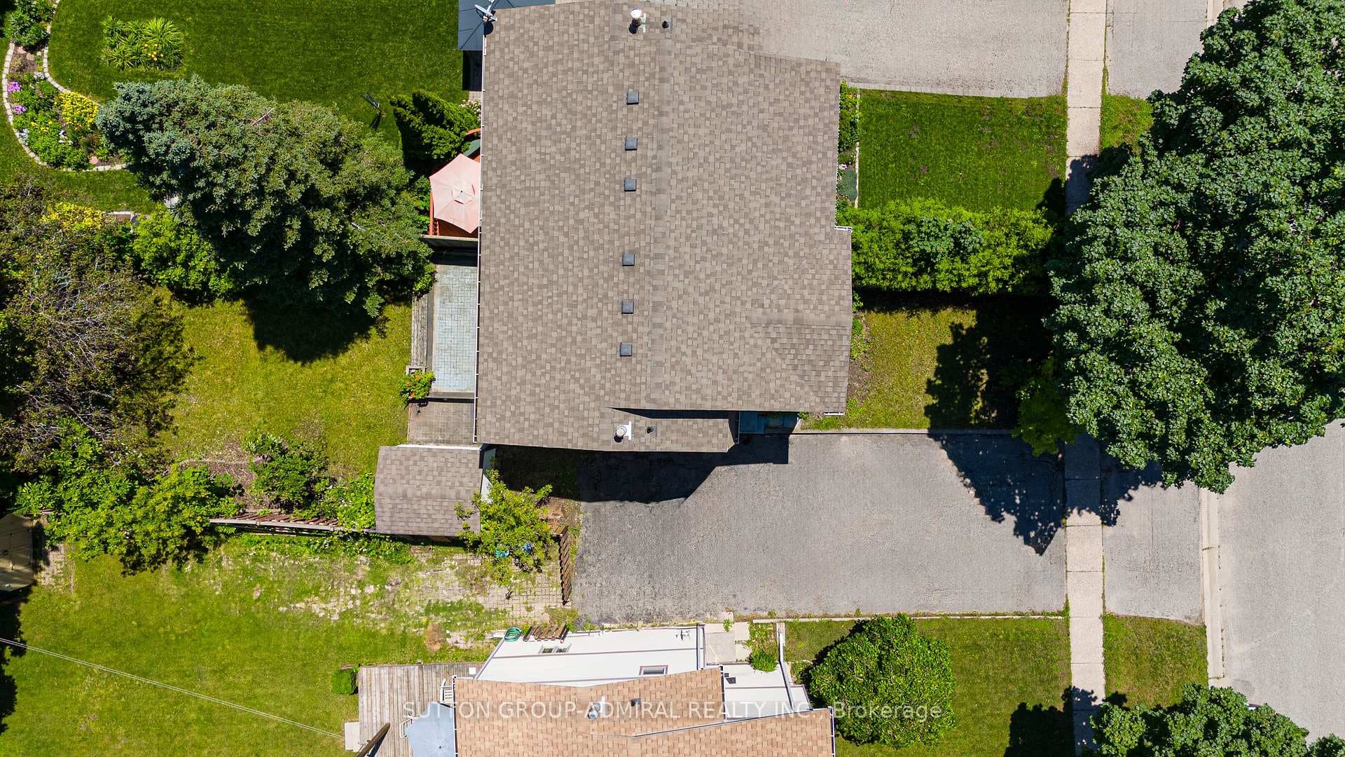 35 Mowat Crescent photo 30