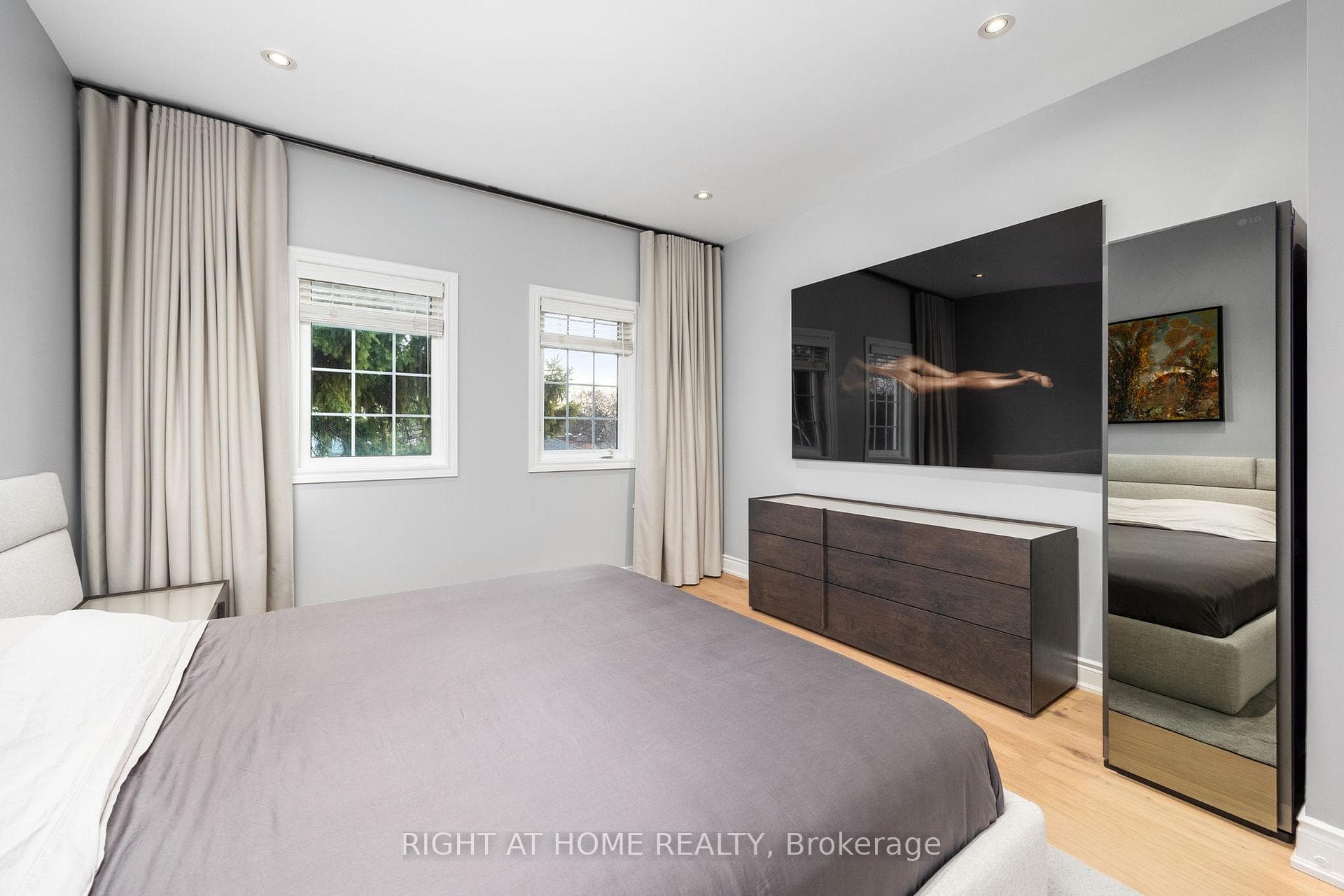 1011 Dundas Street photo 13