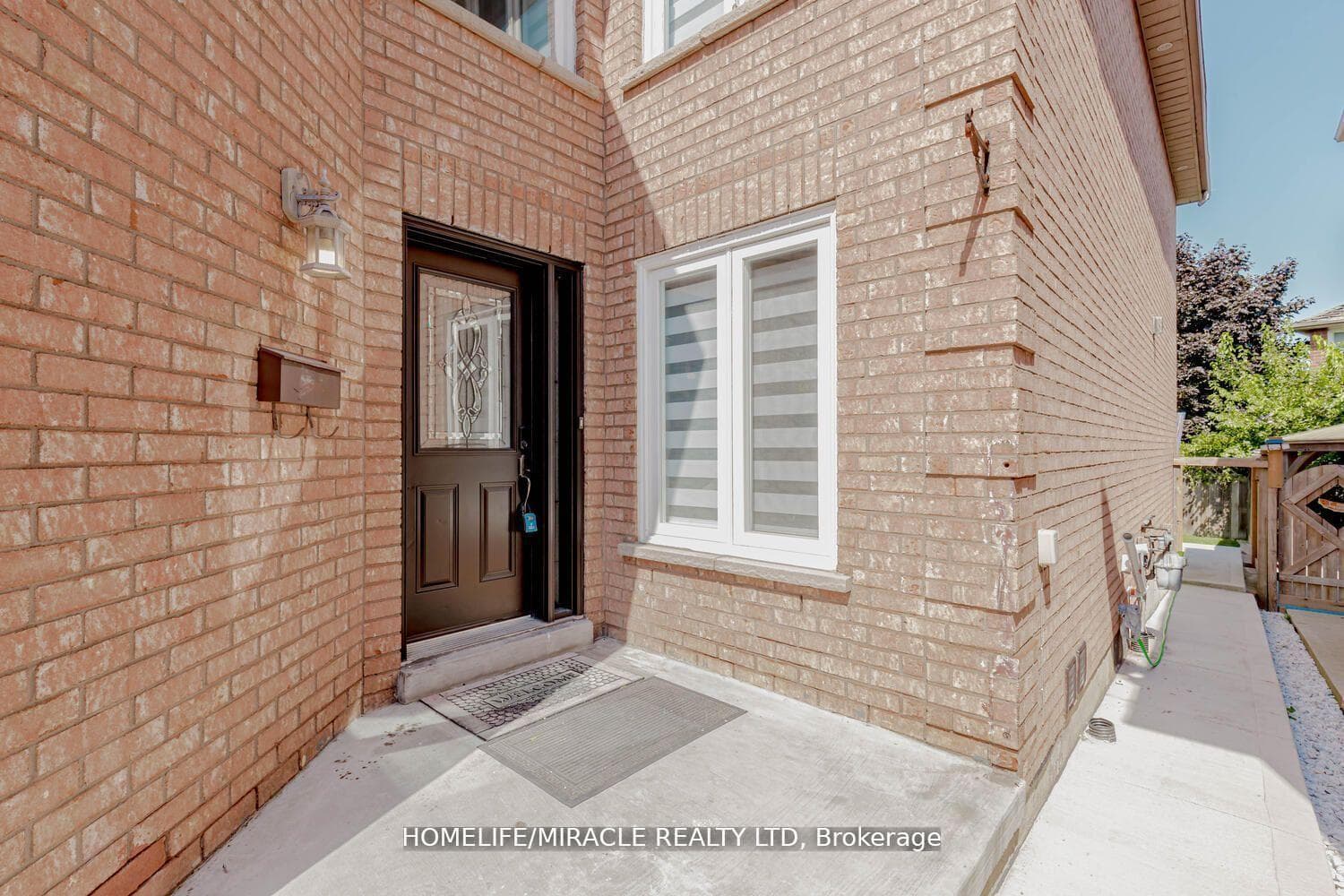 44 Leatherhead Court Unit Upper photo 3