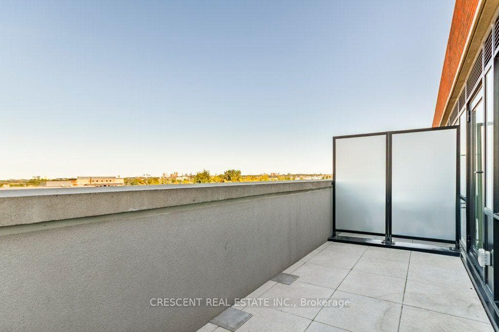2300 St Clair Avenue Unit 527 photo 23