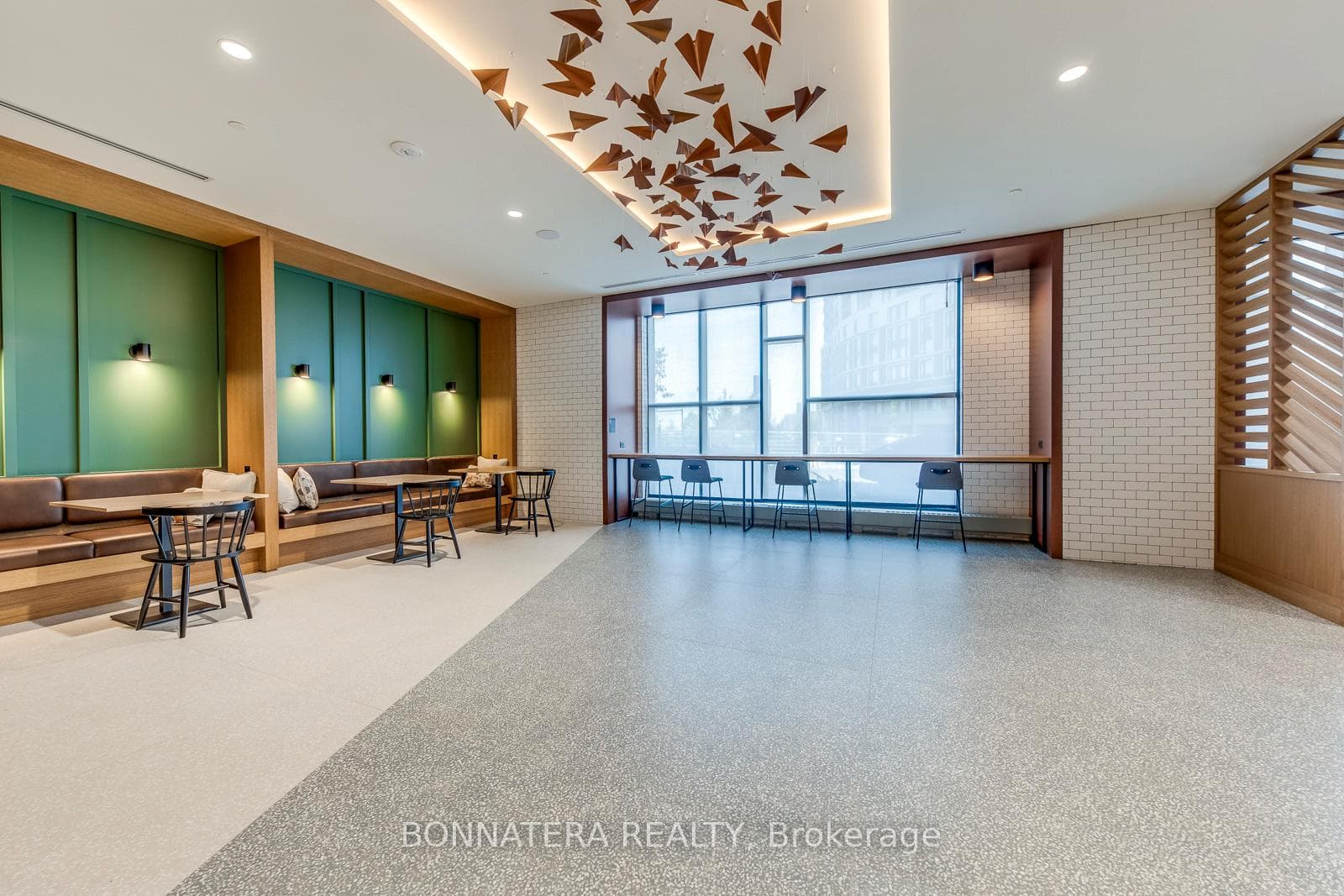 2495 Eglinton Avenue Unit 1810 photo 35