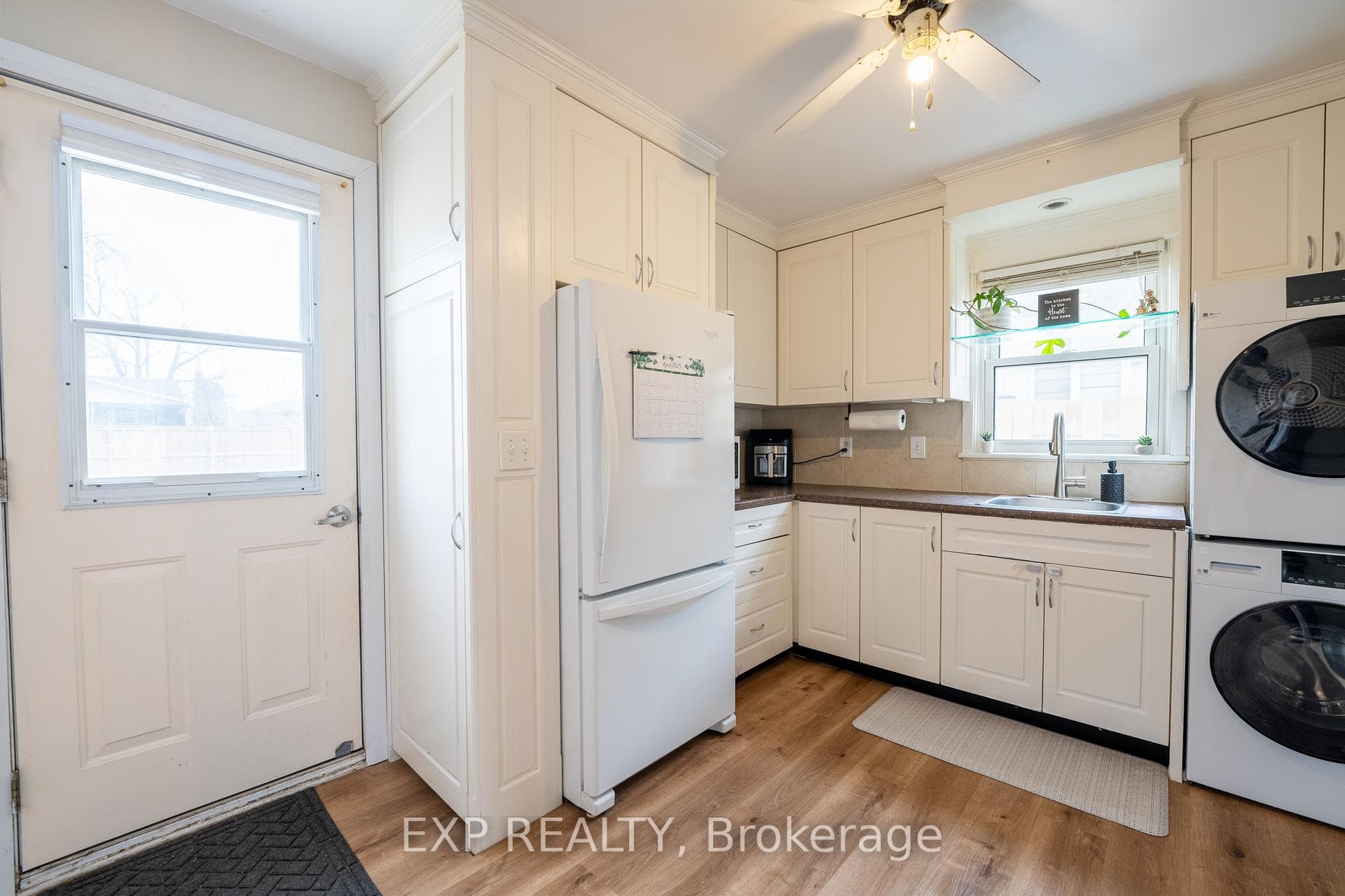 32 Alexandra Boulevard photo 17