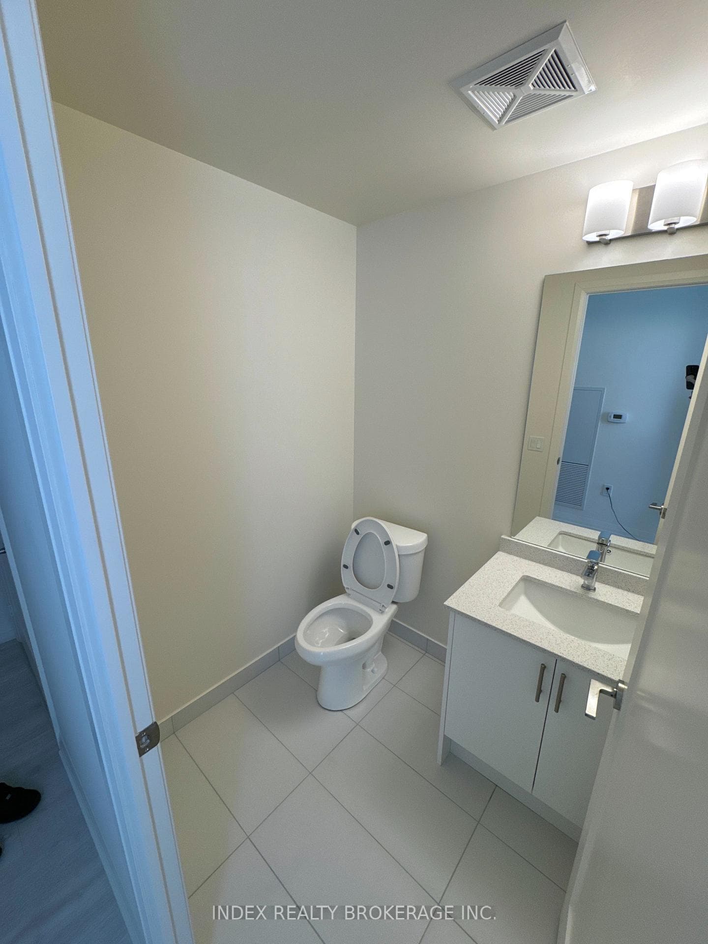 8960 Jane Street Unit 2009 photo 6