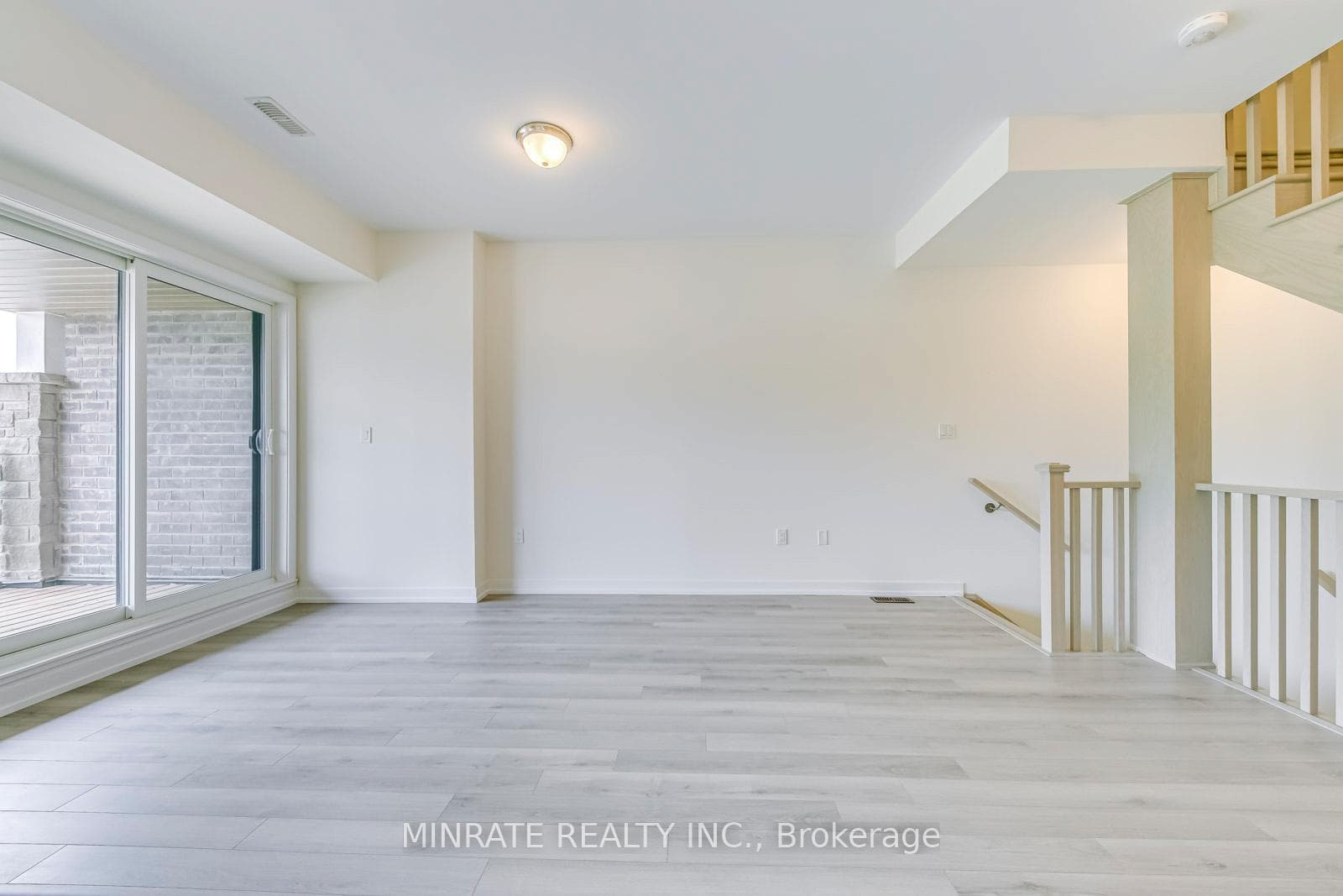 1544 Wellwood Terrace photo 7
