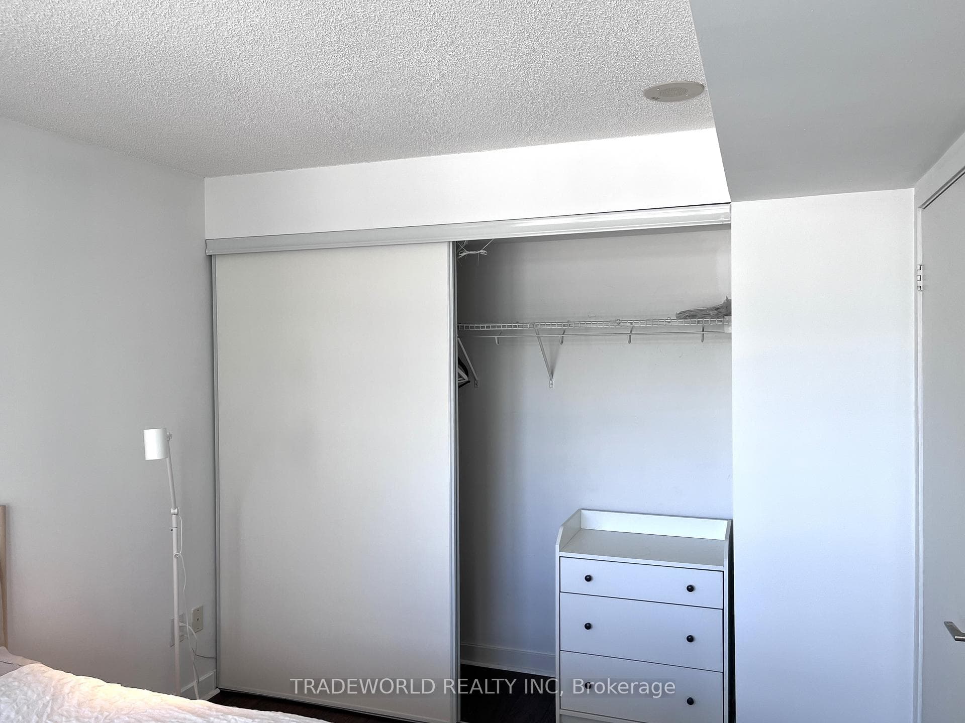 121 McMahon Drive Unit 1810 photo 9