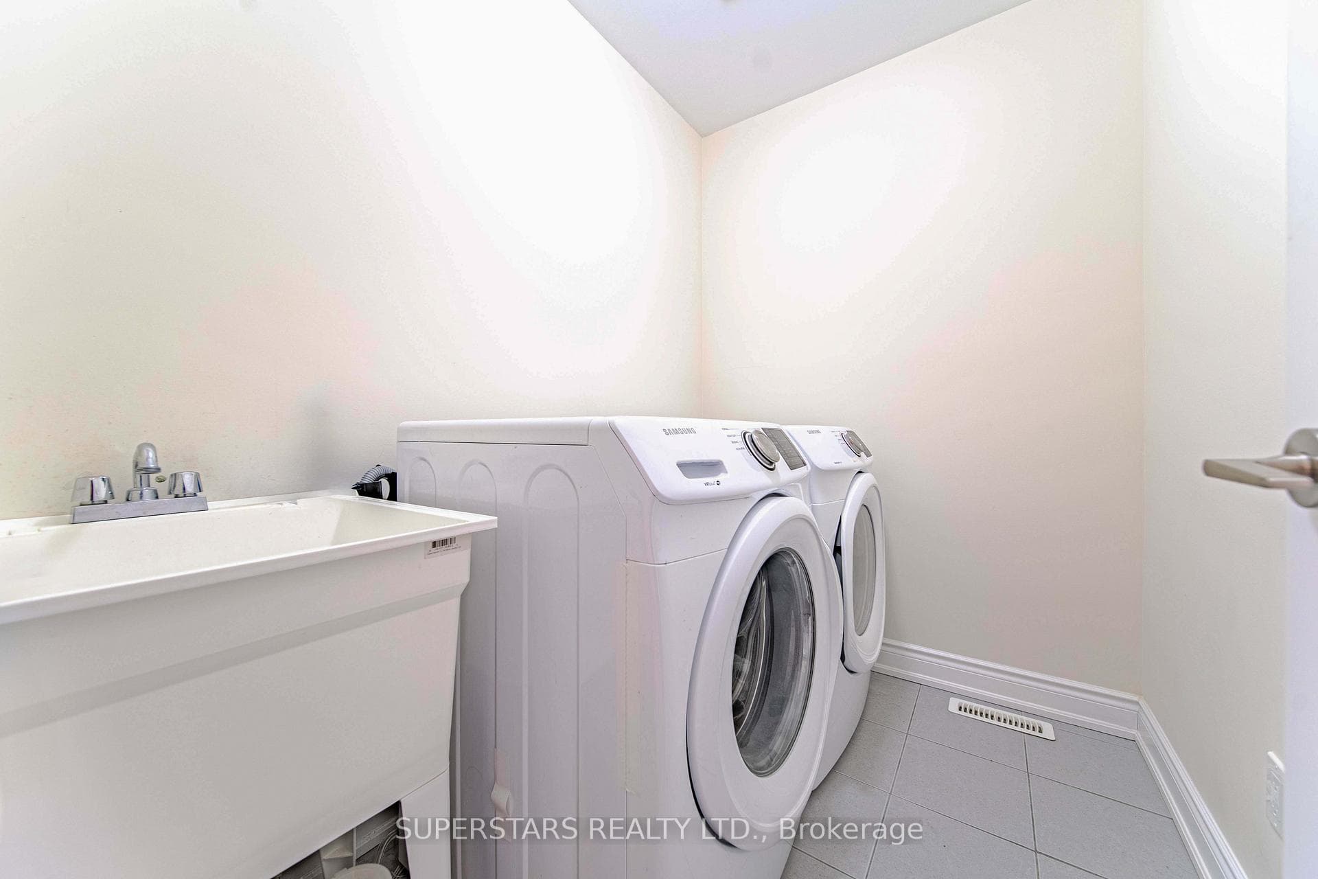 58 Velia Court photo 36