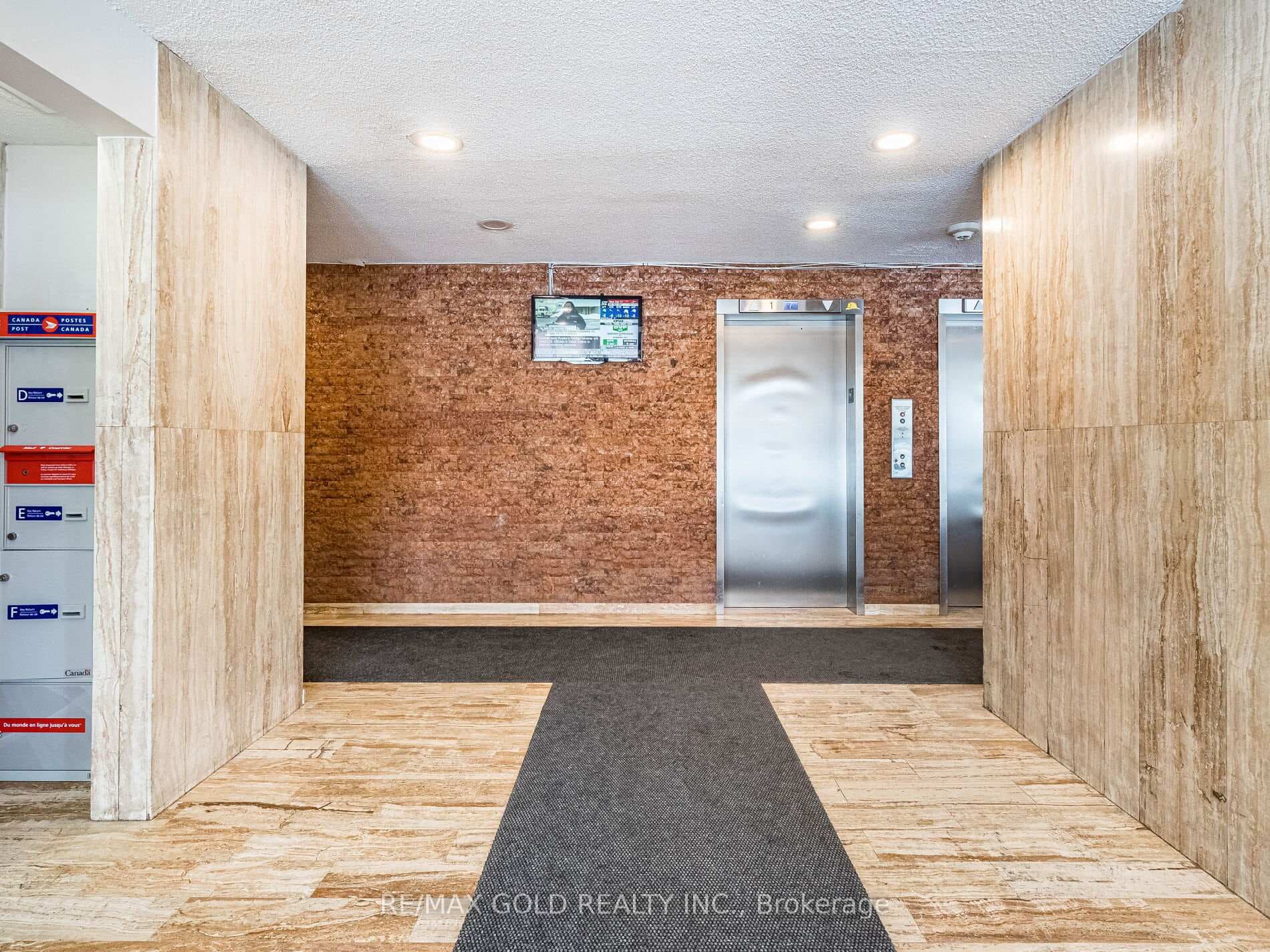 345 Driftwood Avenue Unit 407 photo 4