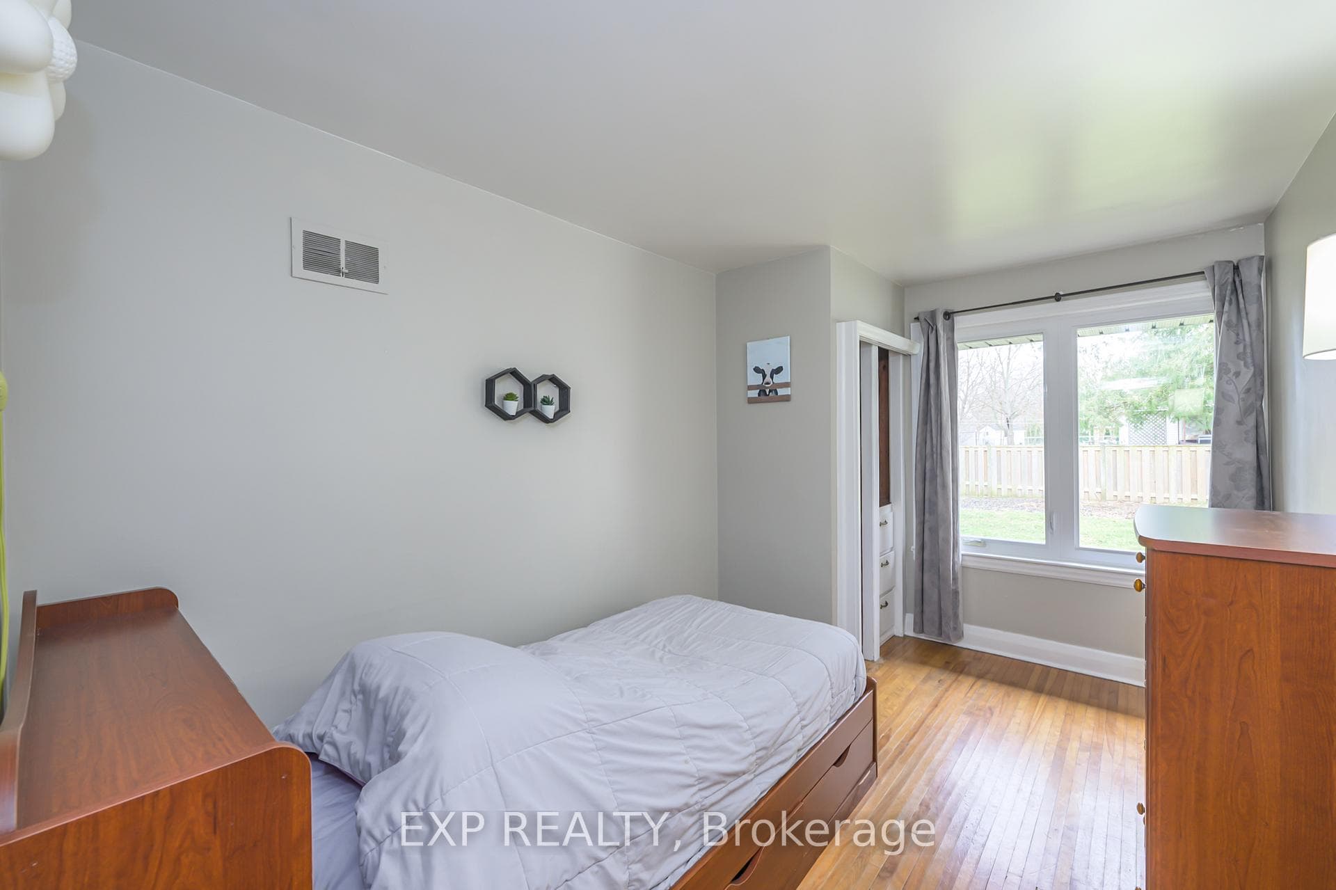 73 Broadway Avenue photo 23