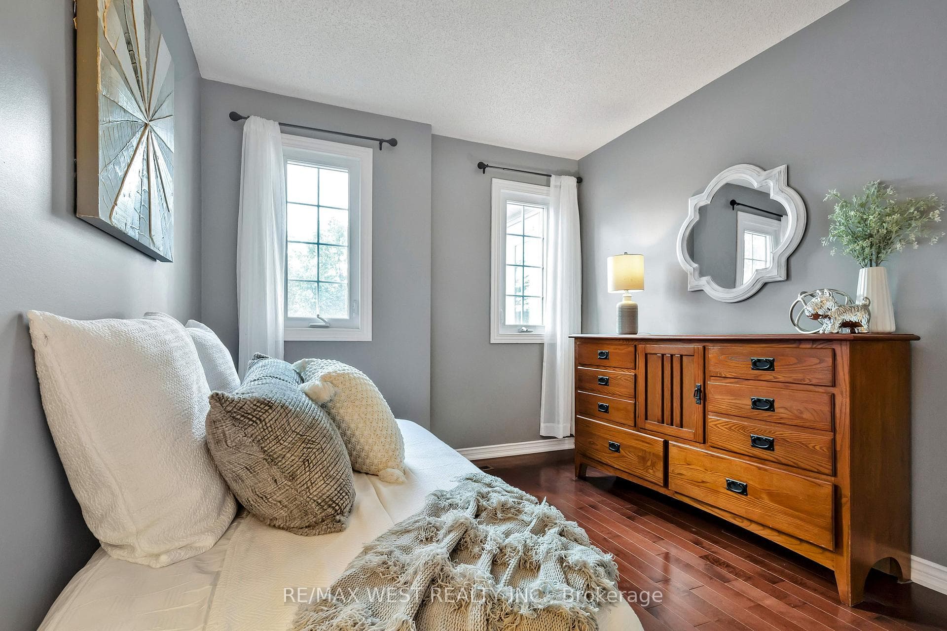 35 Poolton Crescent photo 18