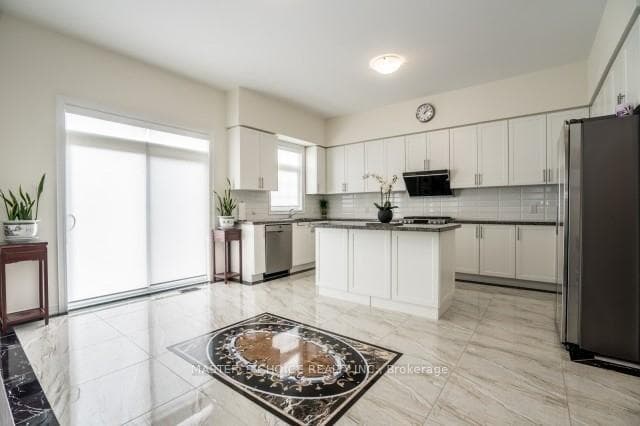 33 Leary Crescent photo 1