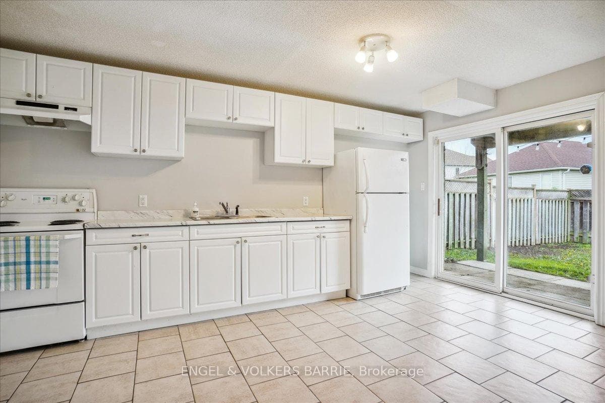 54 Heritage Court photo 23