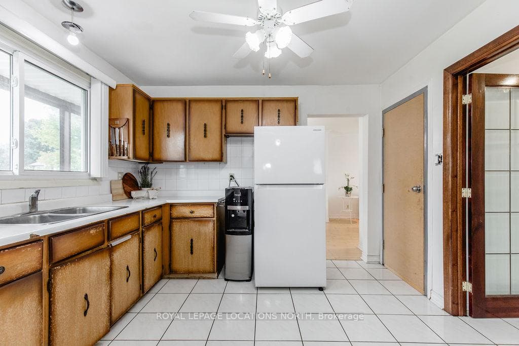 155 Oren Boulevard photo 12
