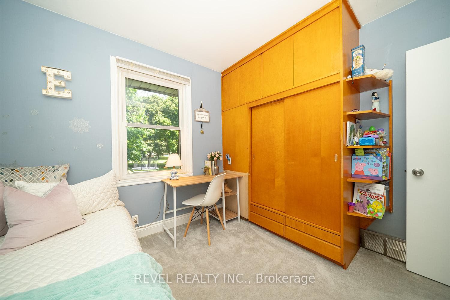 245 St James Street photo 16