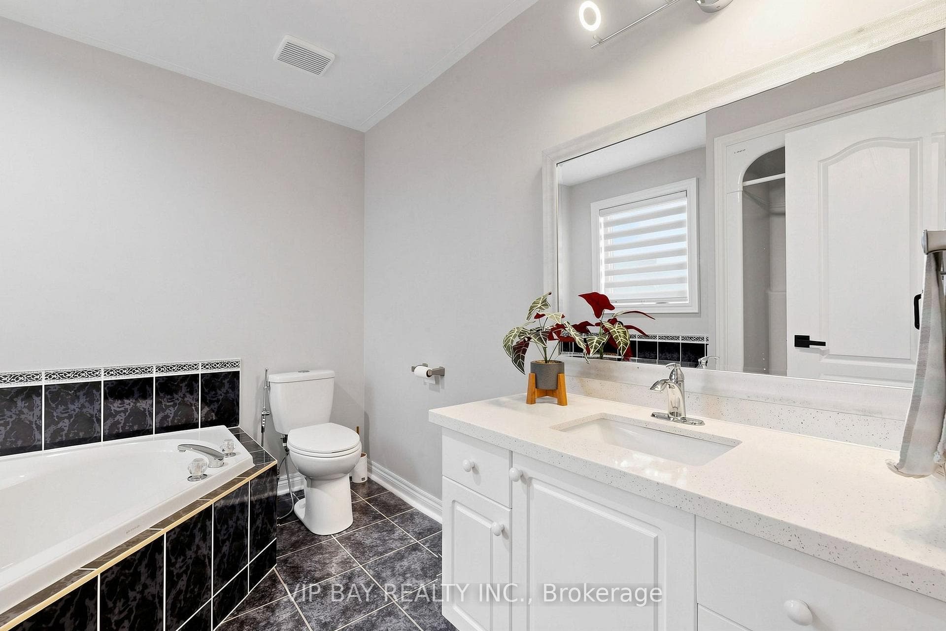 77 Amberview Drive photo 23