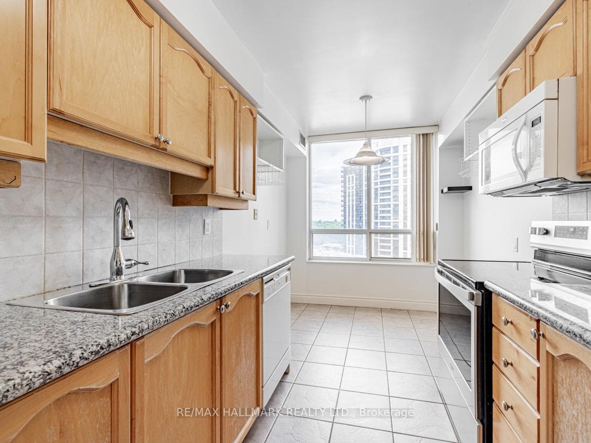 80 Harrison Garden Boulevard Unit 927 photo 12