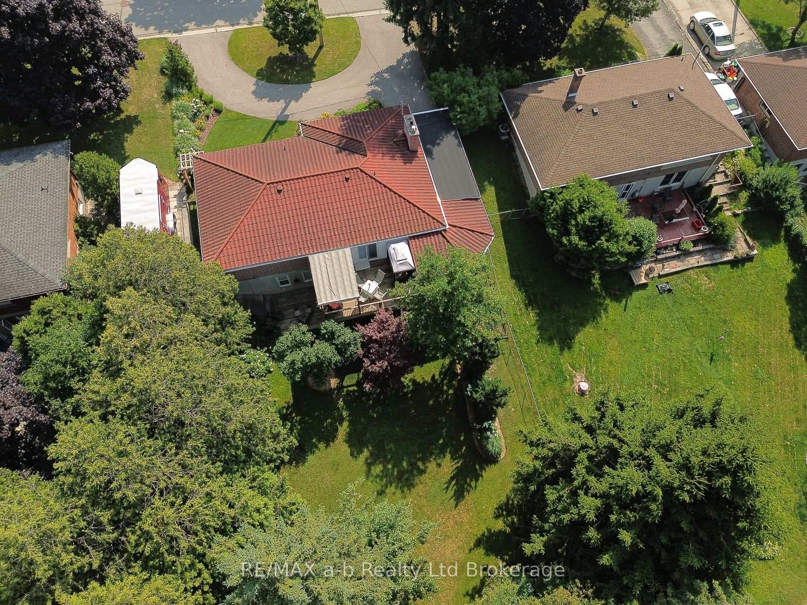 543 Highland Drive photo 2