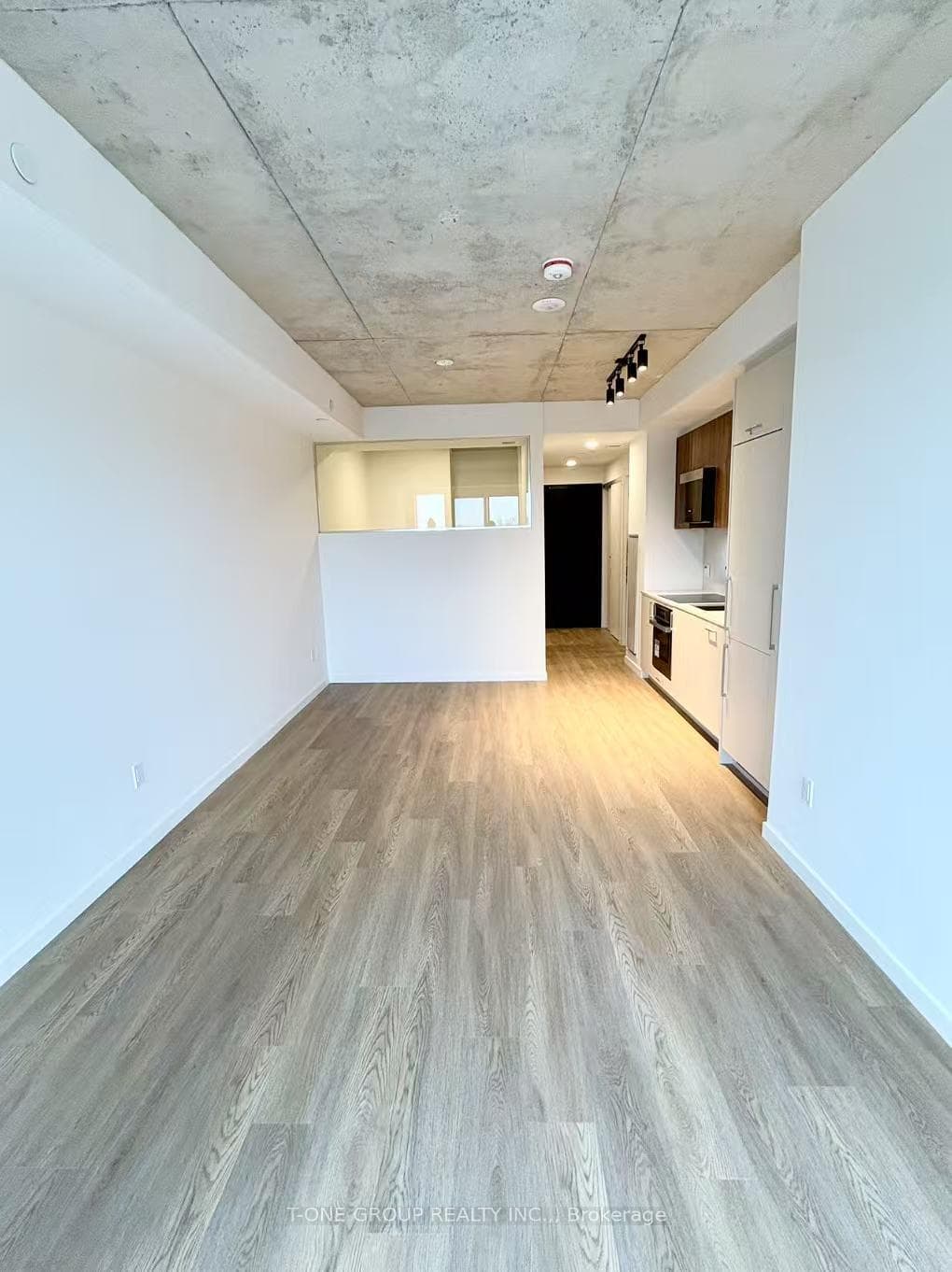 689 The Queensway N/A Unit 619 photo 9