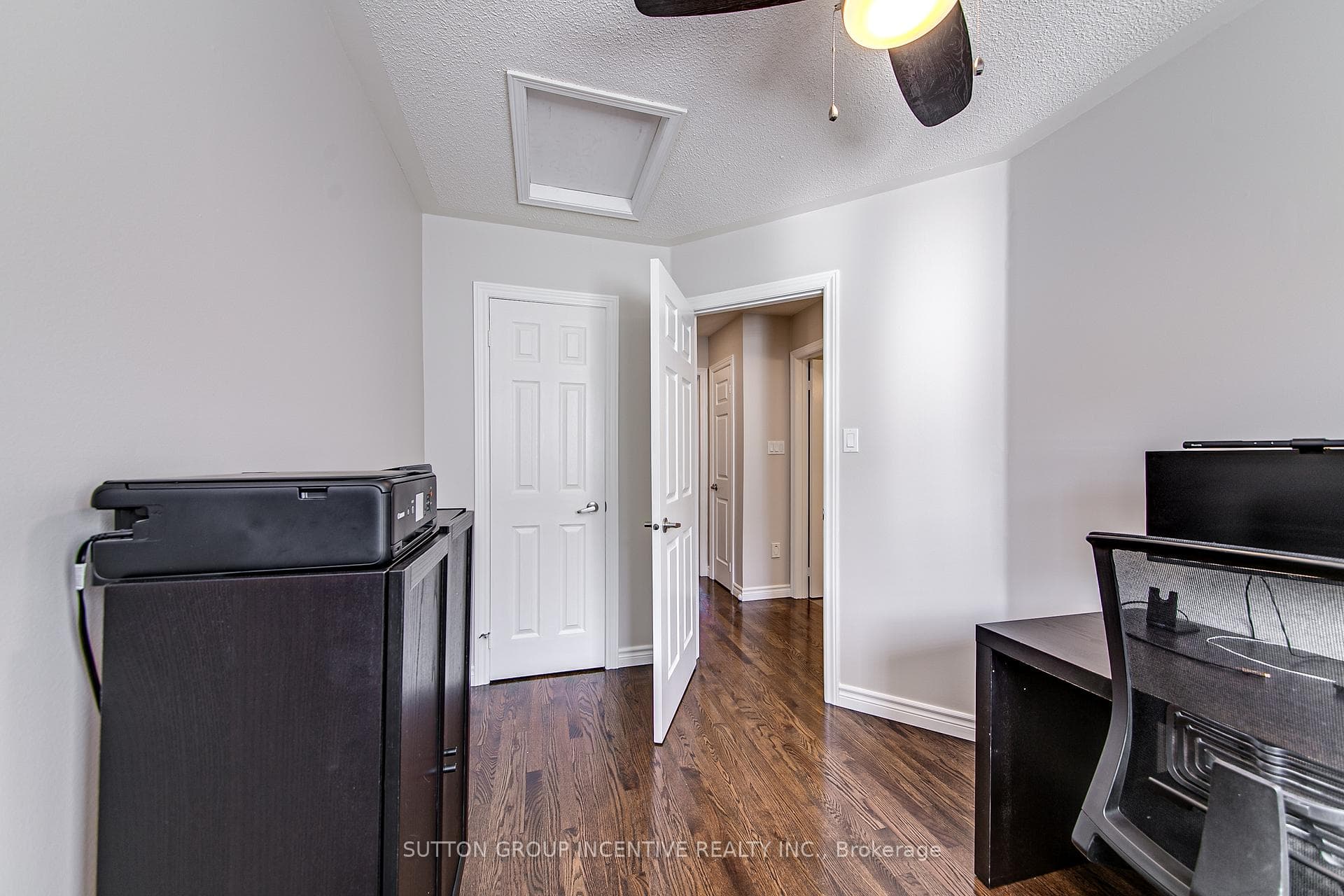 11 Carriage Walk photo 26