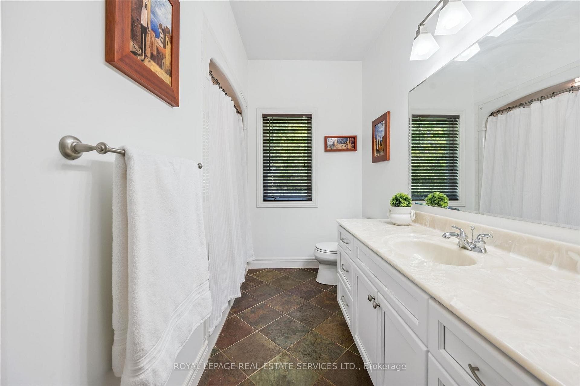 Four-Piece Main Bathroom