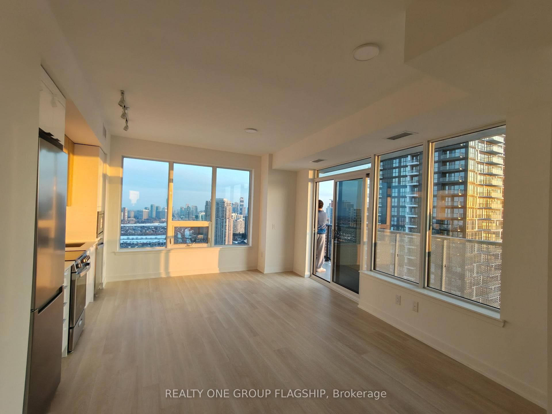 5105 Hurontario Street Unit 2605 photo 4