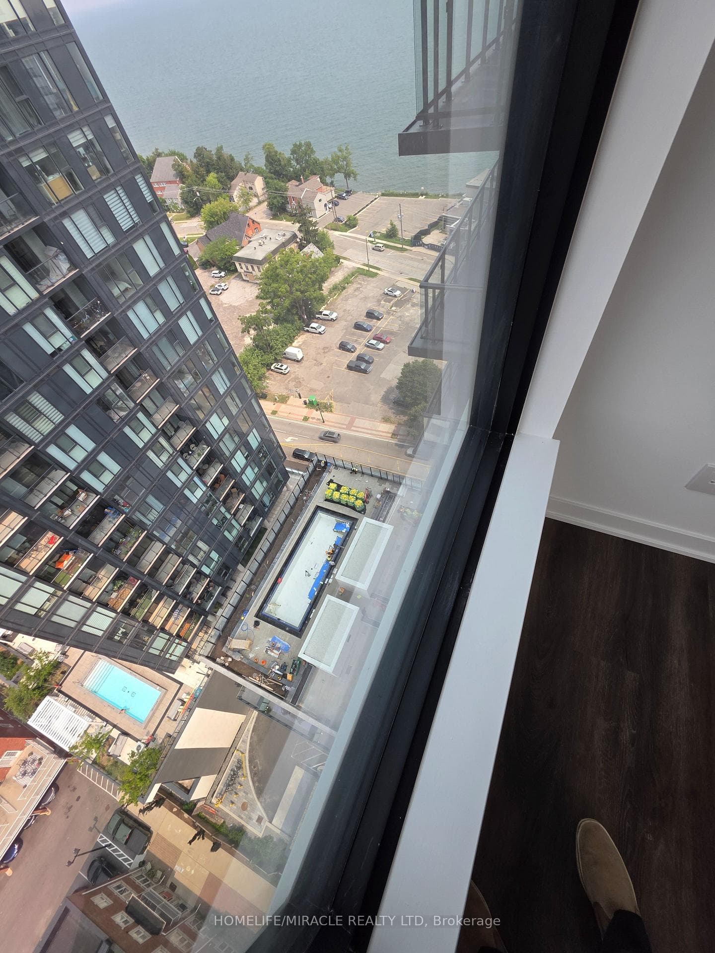 2075 Lakeshore Road Unit 1702 photo 26