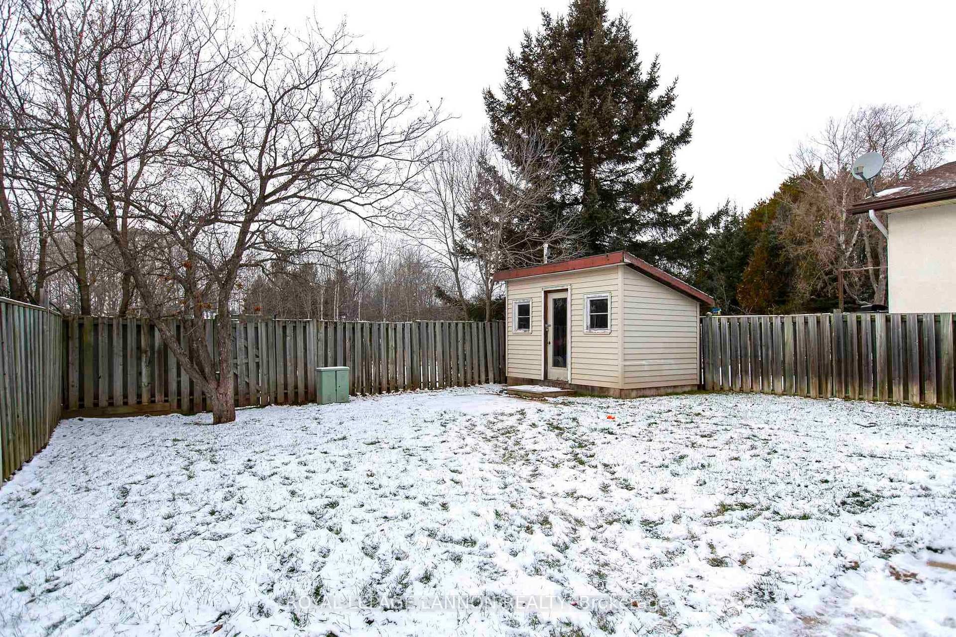 550 Lanark Crescent photo 33