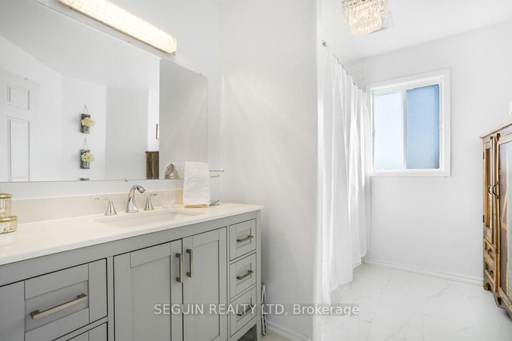 900 ROCH Street photo 23