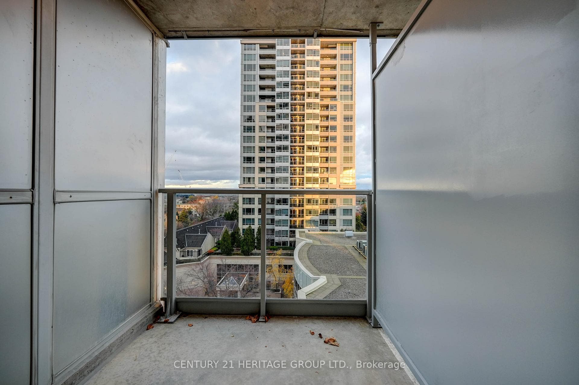 1 Rean Drive Unit 606 photo 25