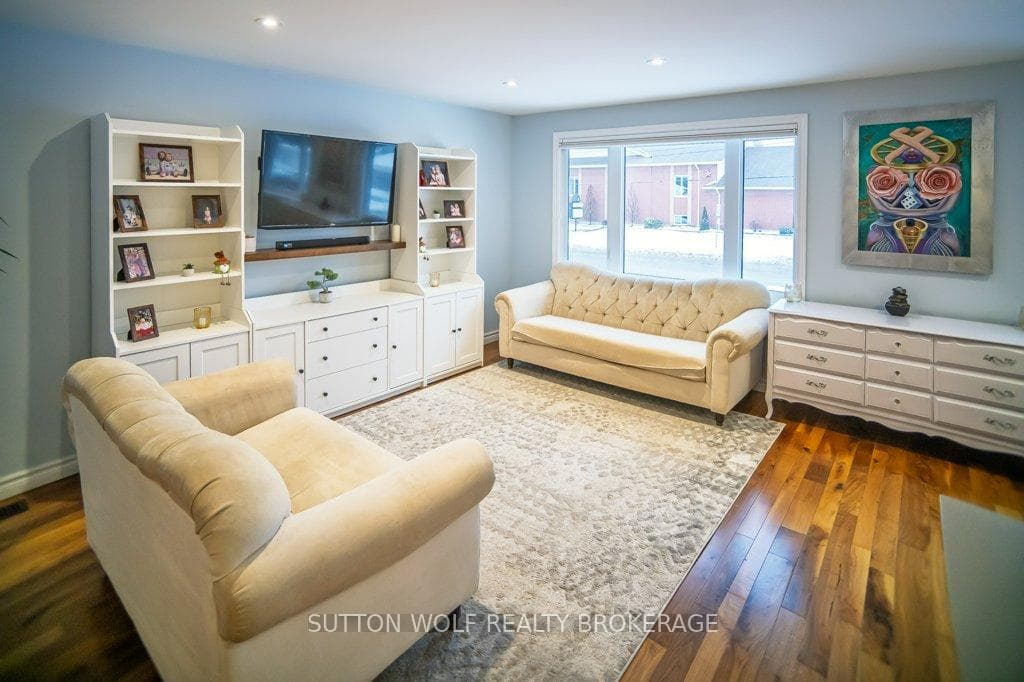 358 Drury Lane photo 5