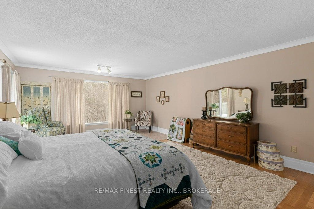 2154 Arne Crescent photo 19