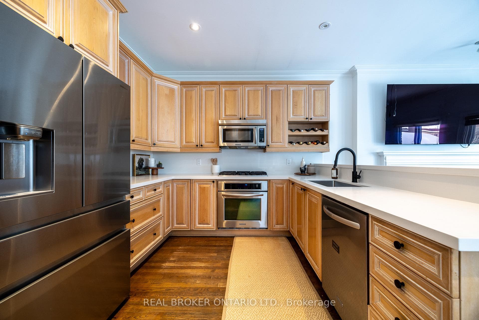 258 Douglas Avenue photo 8