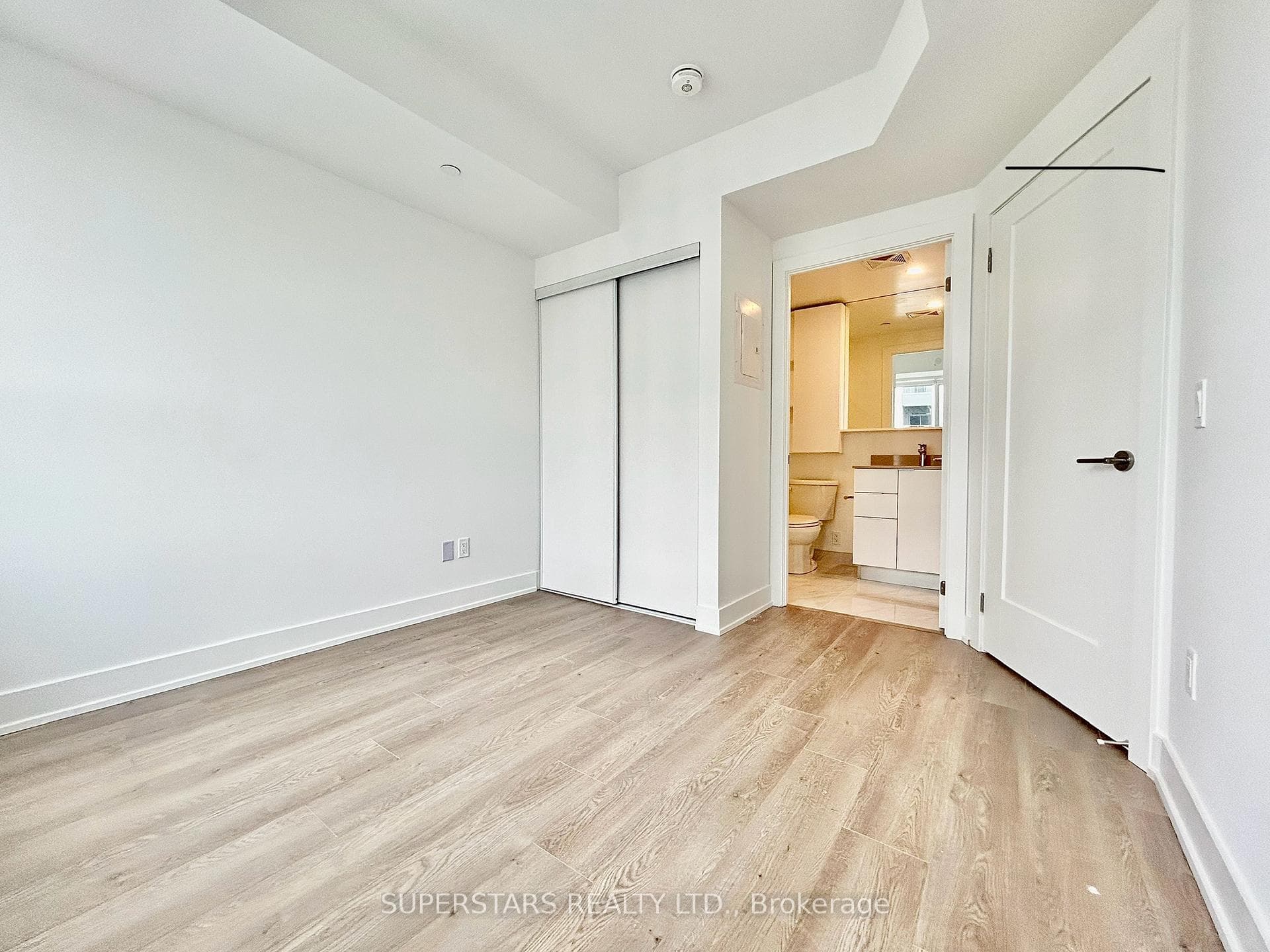 8 Cedarland Drive Unit 1801 photo 8