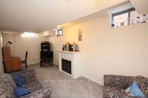 73 Roundstone Drive photo 8