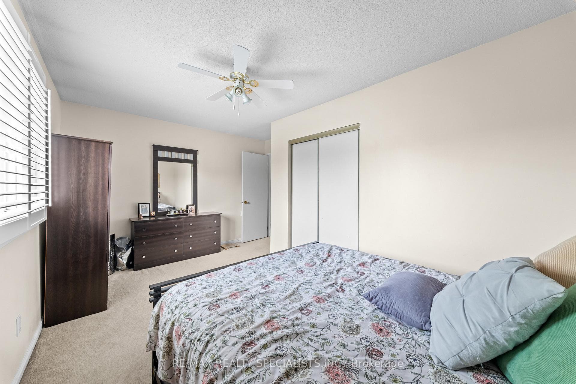1004 Queensbridge Drive photo 18