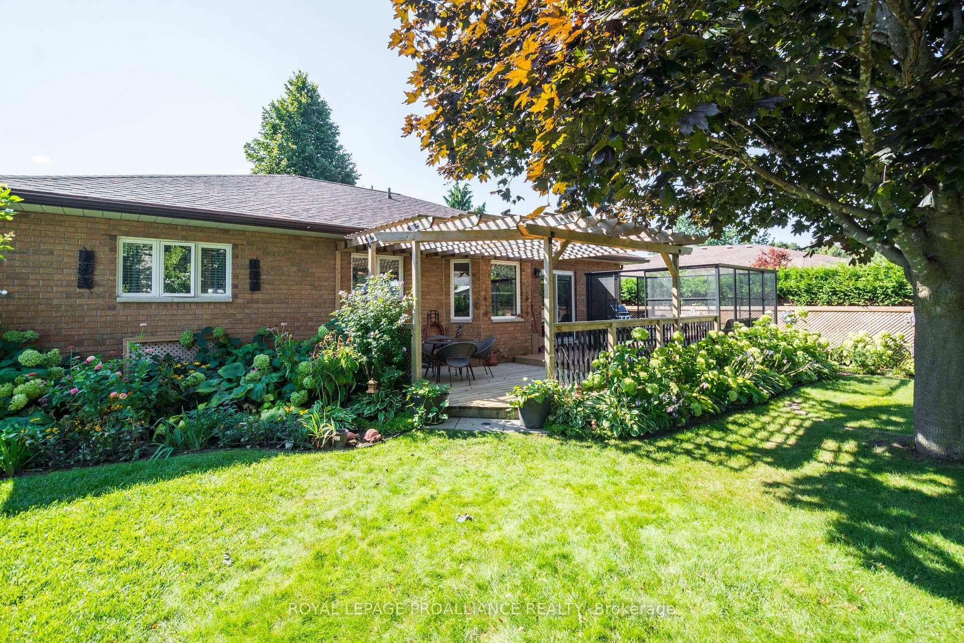 8 Catherine Crescent photo 2