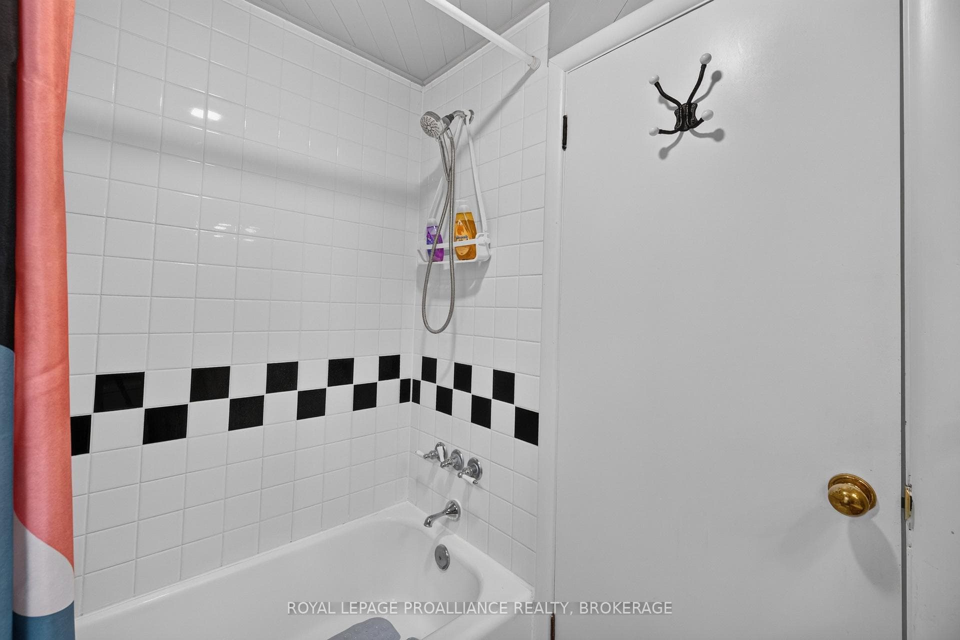 288 Yonge Street photo 18