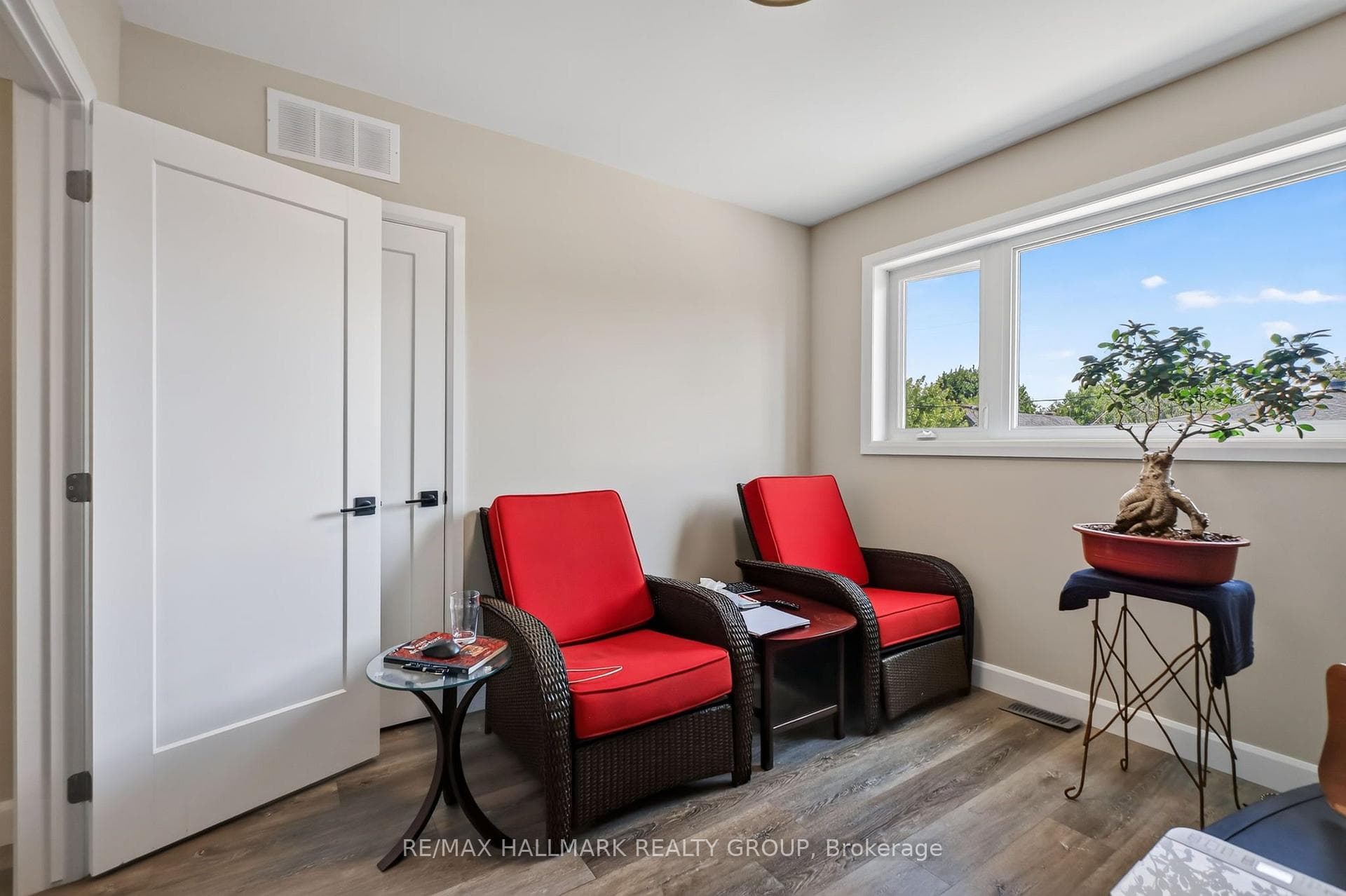 359 WHITBY Avenue Unit A1 photo 16